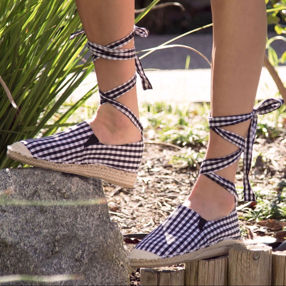 Last 1 Blk/Wht gingham tie up leg espadrille FLAT - Picture 2 of 2